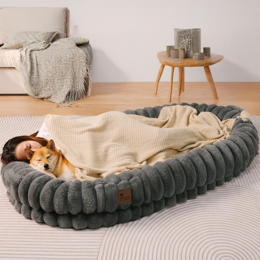 Cama para cachorro humano super grande e macia em formato de donut cremoso - Cuddle Cradle