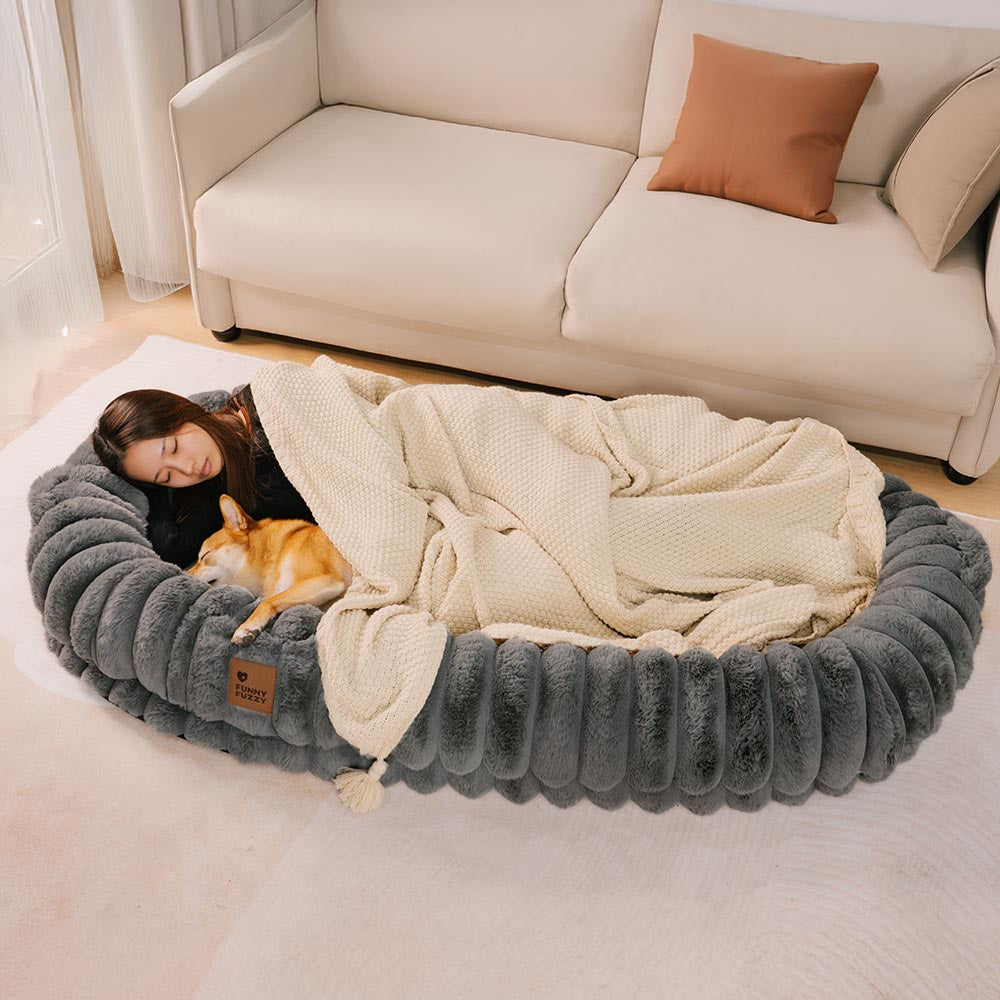 Cama para cachorro humano super grande e macia em formato de donut cremoso - Cuddle Cradle