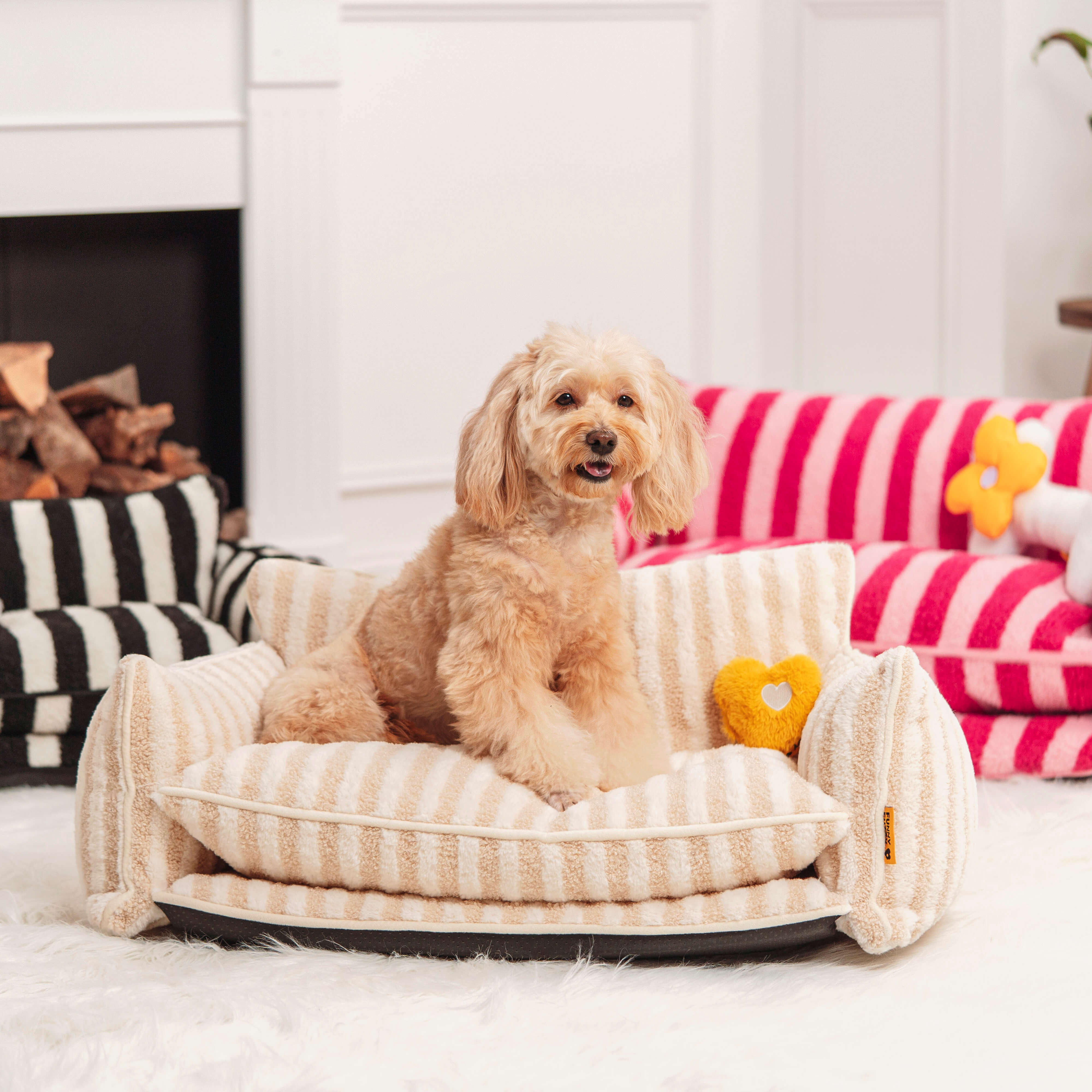 Capa de sofá-cama moderna listrada de lã de cordeiro sintética de camada dupla para cães e gatos