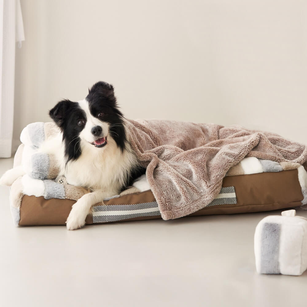Cama calmante de pelúcia listrada Deluxe para cachorro com travesseiro