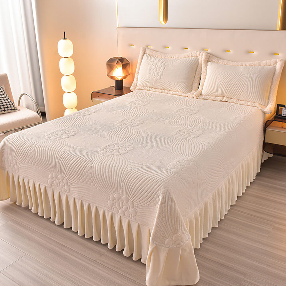 Conjunto de saia de cama de lã de leite espessada e aconchegante com acolchoado floral