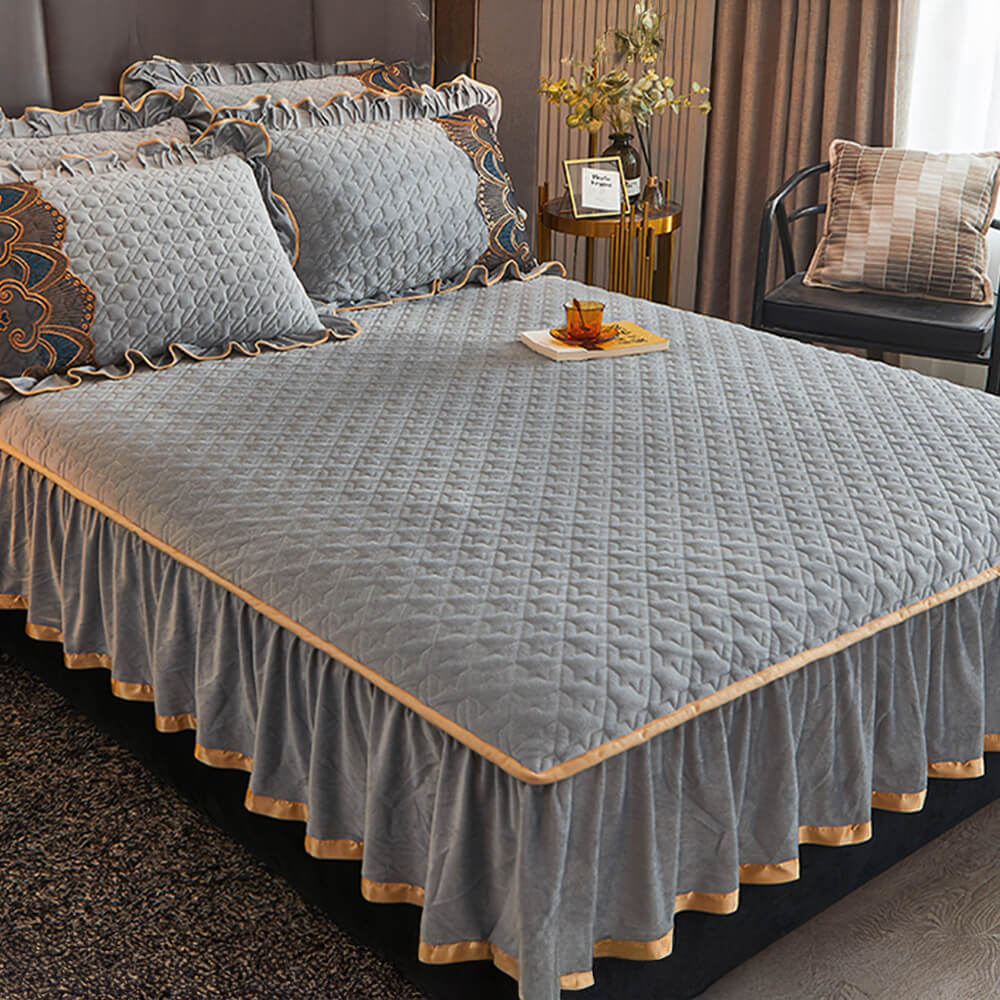 Luxuoso conjunto de lençóis de cama antiderrapantes bordados em veludo cristal com saia de cama