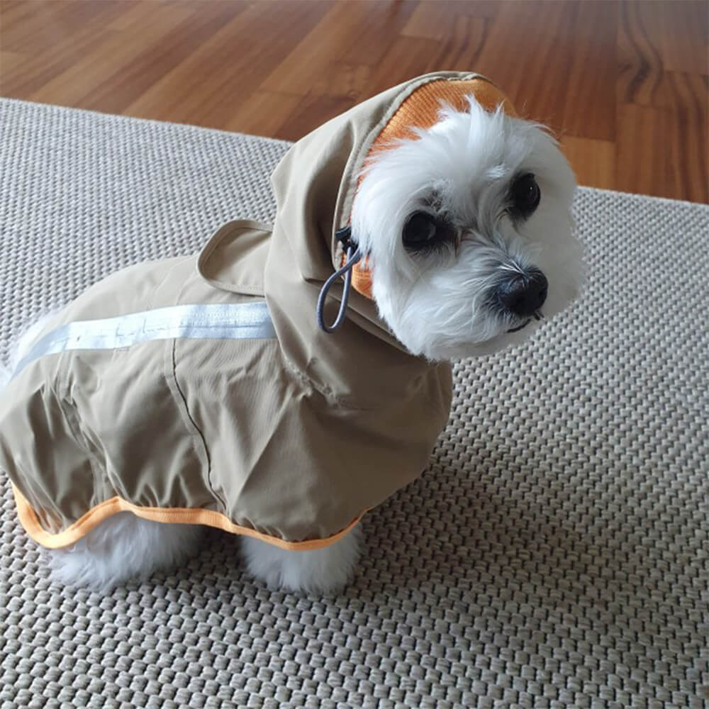 Capa de chuva leve e impermeável para cães ao ar livre com capuz de faixa refletiva