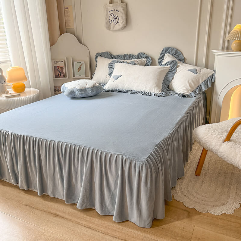 Conjunto de lençóis de cama bordados Milk Velvet Cloud Comfort com saia de cama