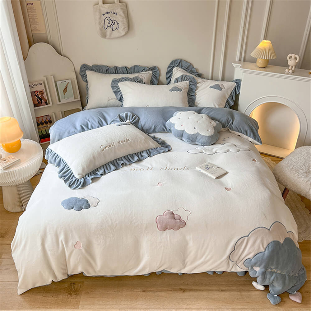 Conjunto de lençóis de cama bordados Milk Velvet Cloud Comfort com saia de cama