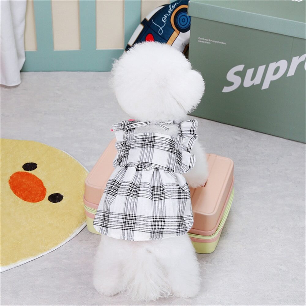 Vestido xadrez moderno para cães com detalhes de babados - perfeito para raças pequenas